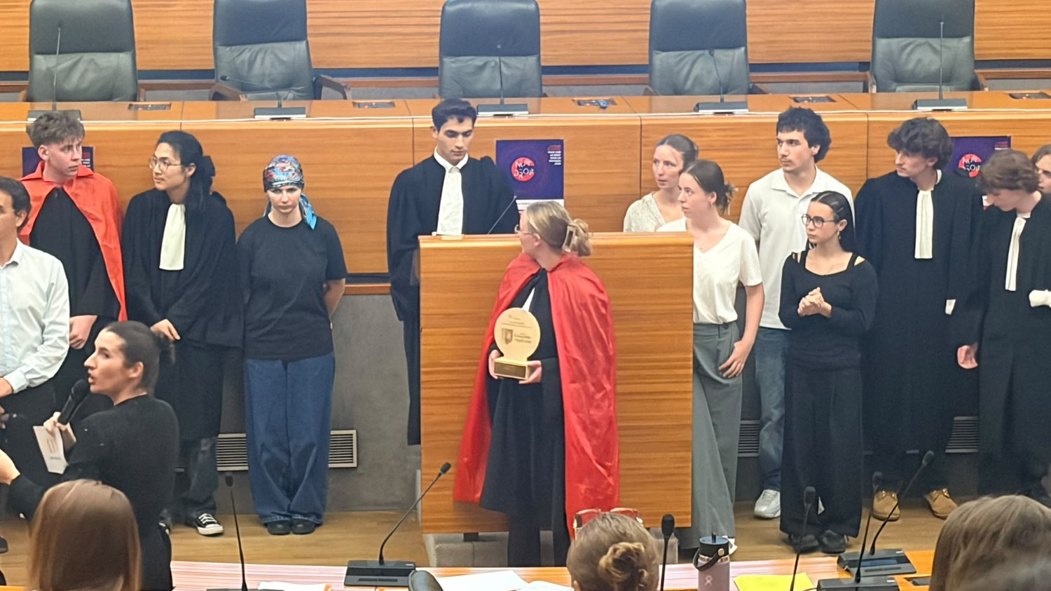 Image 2 - La Nuit du Droit au conseil régional : les lycéens de Paul Eluard ont encore montré leurs talents.