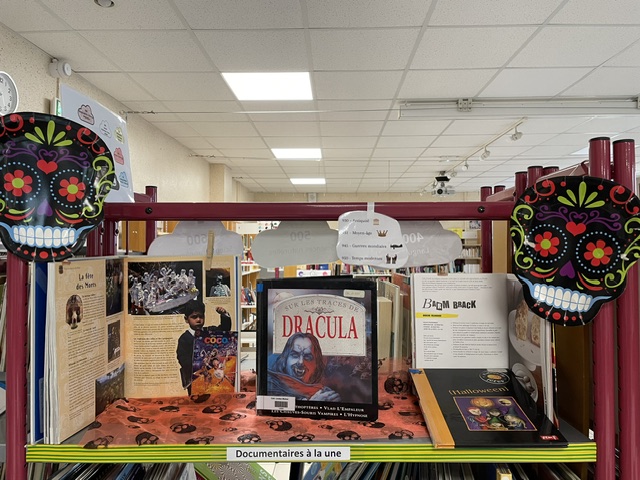 Image 1 - Le CDI du collège se met à l'heure d'Halloween